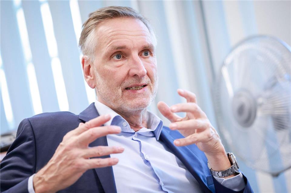 Die in Hamburg ab August geltende Regelanfrage für Stellenbewerber im öffentlichen Dienst kann auch AfD-Mitglieder aus anderen Bundesländern betreffen. (Archivbild)   Christian Charisius/dpa