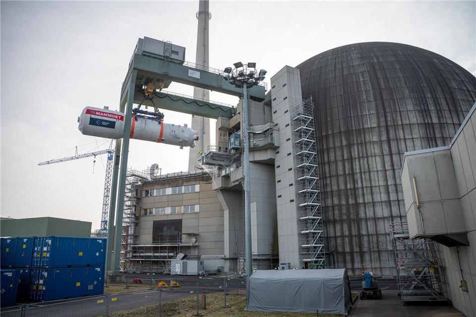 Die insgesamt vier Dampferzeuger des ehemaligen Atomkraftwerkes Grafenrheinfeld werden in den nächsten Wochen aus dem Reaktorgebäude geholt.Daniel Vogl/dpa