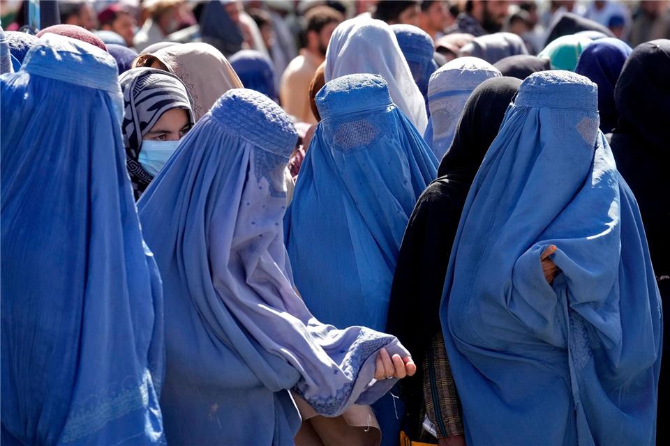 Die islamistischen Taliban haben die Rechte von Frauen und Mädchen, zum Beispiel auf Bildung, massiv eingeschränkt. (Archivfoto)Ebrahim Noroozi/AP/dpa