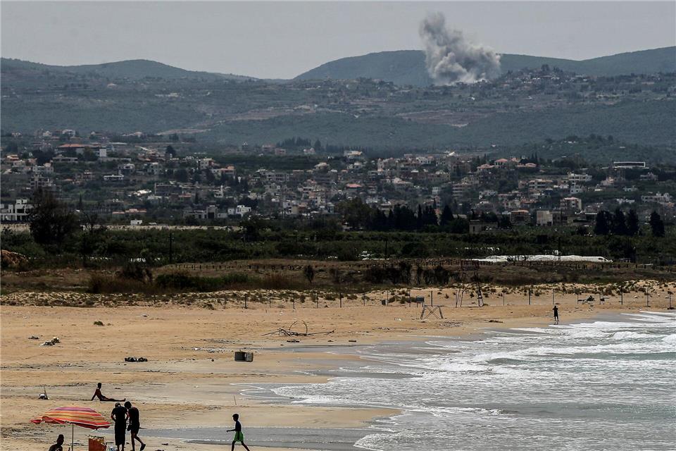 Die israelische Armee griff Ziele der Hisbollah in der südlibanesischen Küstenstadt Tyros an. Foto ArchivMarwan Naamani/dpa