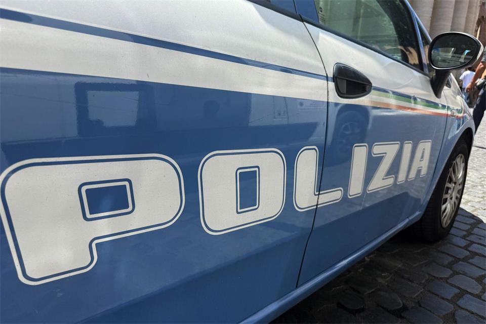 Die italienischen Polizei hat den Mann festgenommen. (Symbolbild)Sabina Crisan/dpa