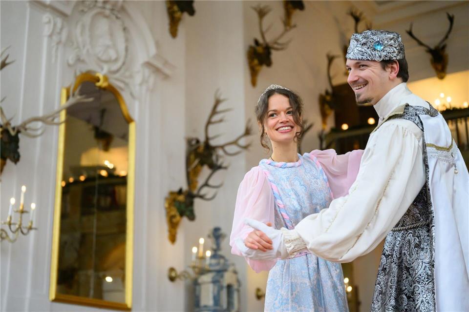 Die jährliche Aschenbrödel-Ausstellung im Schloss Moritzburg erwartet ab Freitag wieder Zehntausende Besucher. Robert Michael/dpa