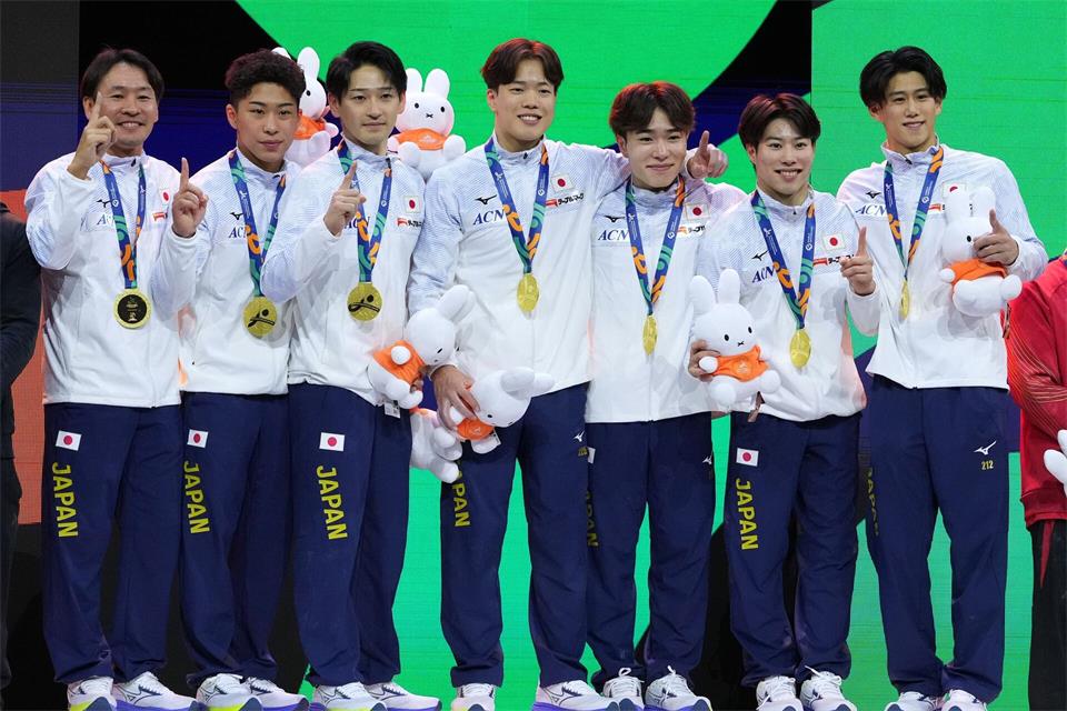 Die japanischen Turner haben bei der WM die Goldmedaille in der Mannschaftswertung gewonnen.Francisco Seco/AP/dpa