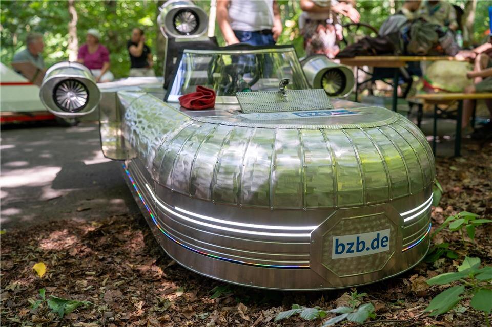 Die jungen Teilnehmer haben viel Arbeit in ihre Seifenkisten gesteckt - deshalb werden auch die schönsten ausgezeichnet.Max Lametz/dpa