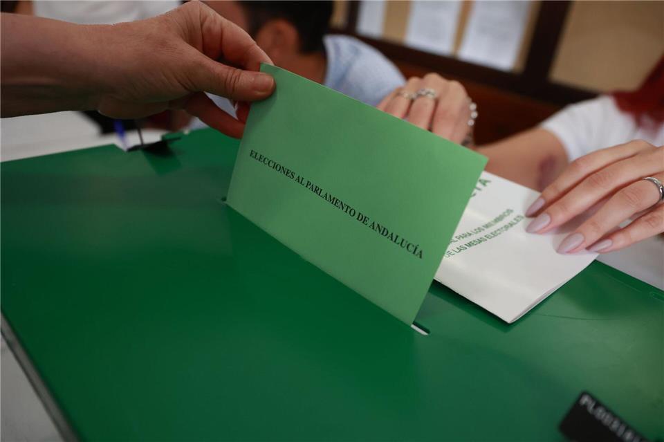 Die konservative Volkspartei PP hat bei der Regionalwahl in Andalusien ihre absolute Mehrheit verloren und ist in der bevölkerungsreichsten Region Spaniens künftig auf die rechtspopulistische Vox angewiesen. Rocío Ruz/EUROPA PRESS/dpa