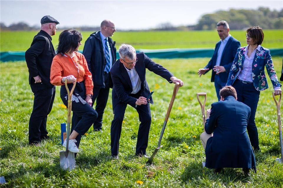 Die landeseigene Funkmasten-Infrastrukturgesellschaft MV mbH wurde 2020 gegründet. Im Mai 2022 erfolgte der Spatenstich für ihren ersten Funkmast.   Jens Büttner/dpa