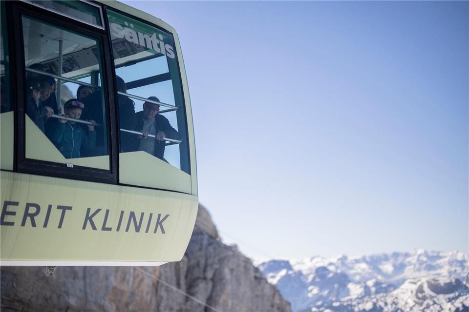 Die letzte Fahrt: Die Säntis-Schwebebahn wird neu gebaut.Gian Ehrenzeller/KEYSTONE/dpa