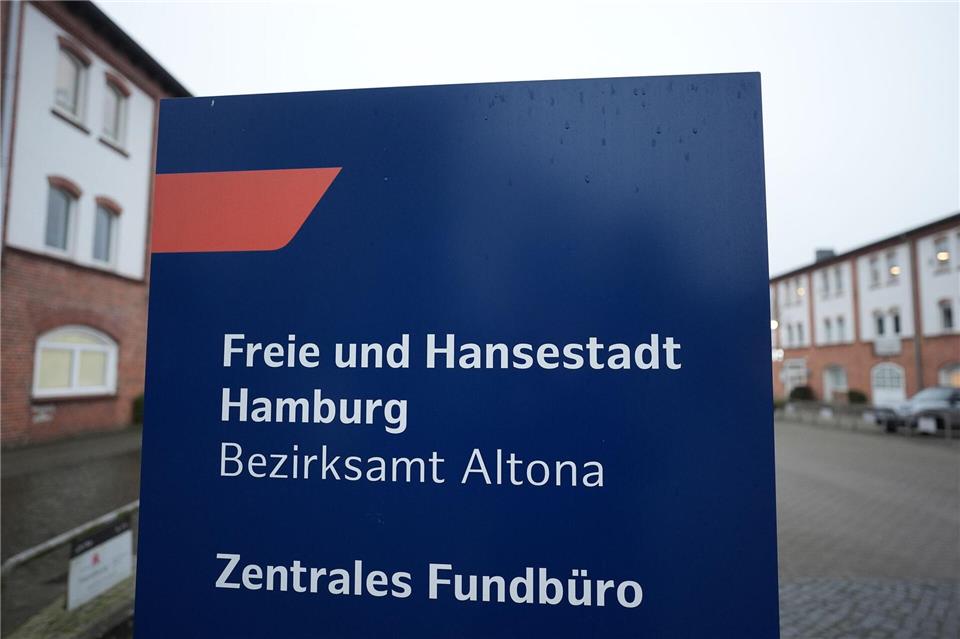 Die meisten Gegenstände wurden im vergangenen Jahr nach Angaben des Fundbüros in Bussen und Bahnen verloren. (Archivbild)Marcus Brandt/dpa