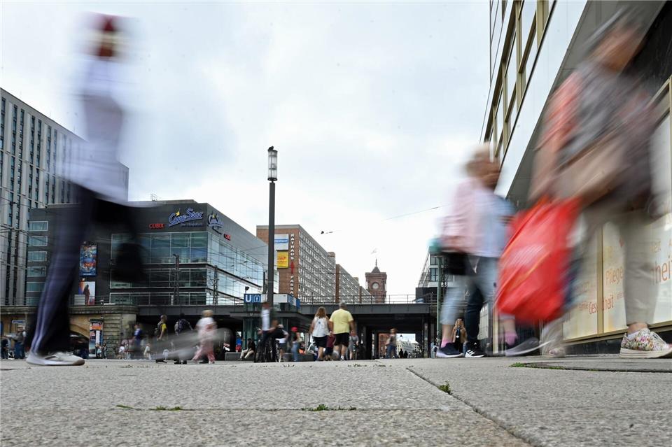 Die meisten Gewerbe-An- und Abmeldungen entfielen dem Amt für Statistik zufolge im ersten Halbjahr auf den Einzelhandel. (Archivbild)Malin Wunderlich/dpa