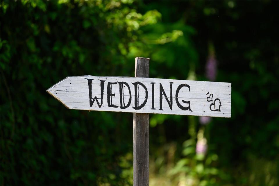 Die meisten Hochzeiten an einem Valentinstag wurden 2014 gezählt. (Symbolbild)Robert Michael/dpa