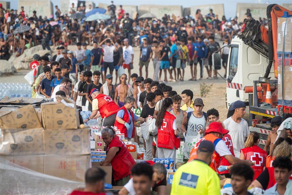 Die meisten Migranten kehrten bald freiwillig zurück, aber Tausende halten sich noch in Ceuta auf. (Archivbild)Marcos Moreno/EUROPA PRESS/dpa