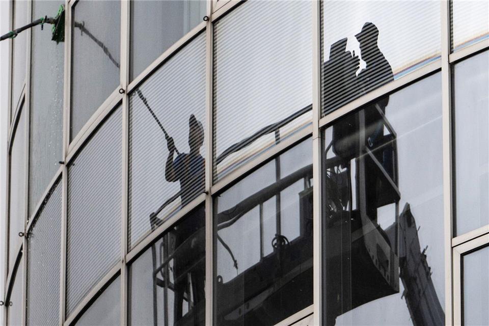 Die meisten Migranten kommen zum Arbeiten nach Bayern. (Symbolbild)Marijan Murat/dpa