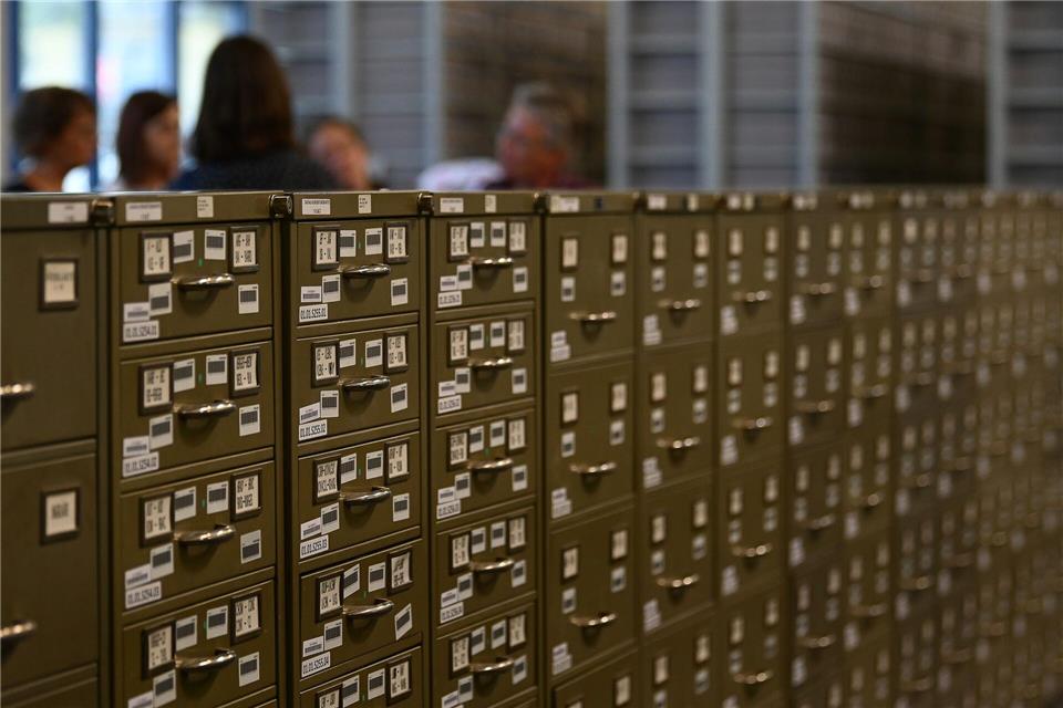 Die meisten Suchanfragen stellen Angehörige von NS-Opfern. (Archivbild)Swen Pförtner/dpa