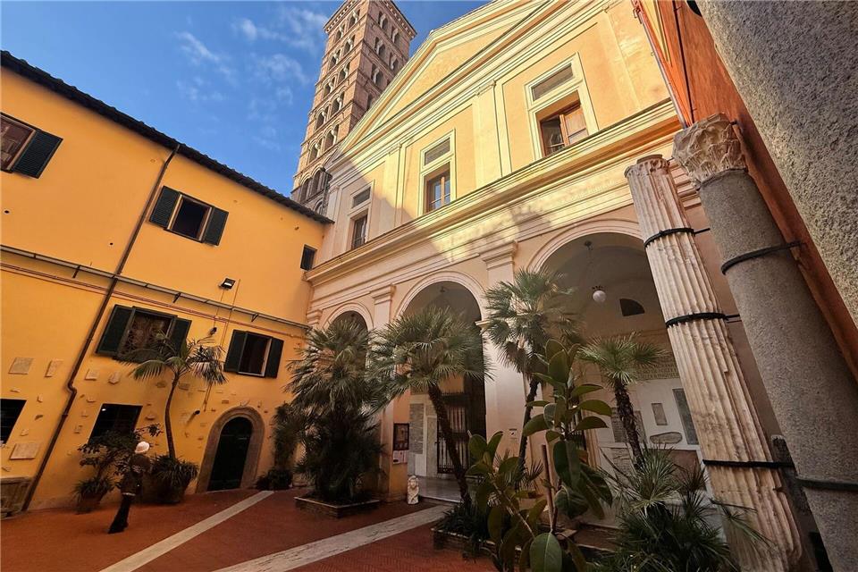 Die meisten Touristen nehmen die Kirche gar nicht wahr. (Archivbild)Christoph Sator/dpa