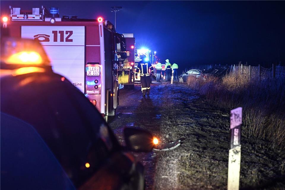 Die meisten Unfälle gingen glimpflich aus - doch ein Autofahrer schwebt in Lebensgefahr.Lars Penning/dpa