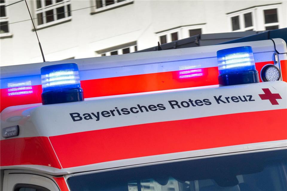 Die meisten der Verletzten konnten von Sanitätern an der Einsatzstelle versorgt werden. (Symbolbild)Peter Kneffel/dpa