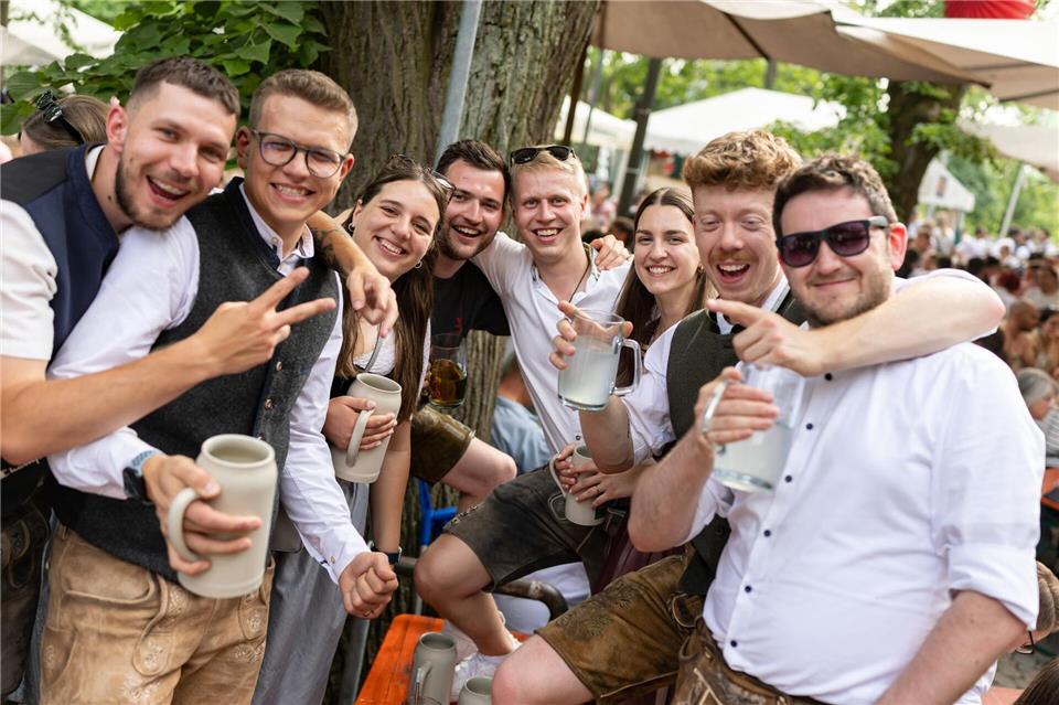Die meisten wollten einfach nur feiern, lautet der Tenor vieler Besucherinnen und Besucher.Daniel Karmann/dpa