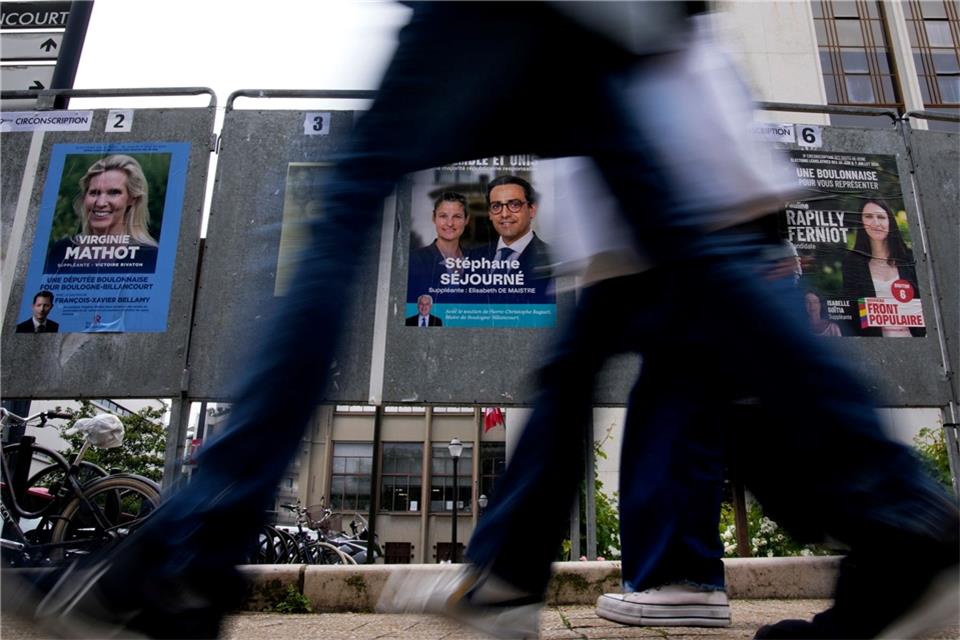 Wahl in Frankreich: Rechtsnationale könnten Mehrheit holen Die mit Spannung erwartete Parlamentsneuwahl in Frankreich geht in die erste Runde.