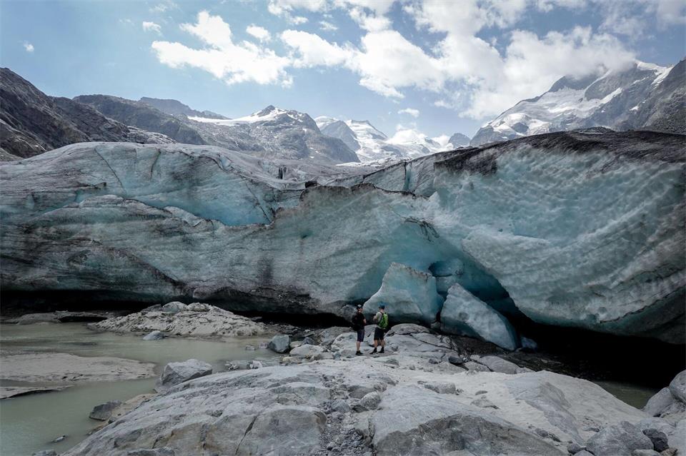 Die mittlere Eisdicke einzelner Schweizer Gletscher hat um 2,5 bis 4 Meter abgenommen.Kay Nietfeld/dpa