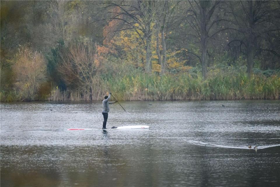 Die nächsten Tage erwartet der Deutsche Wetterdienst für Niedersachsen und Bremen trübes Wetter mit milden Temperaturen. (Symbolbild)Julian Stratenschulte/dpa
