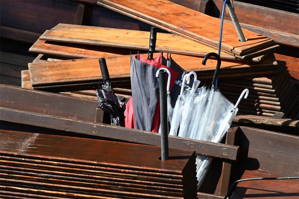 Die nächsten Tage werden wechselhaft, es gibt aber auch sonnige Phasen. Bernd Weißbrod/dpa