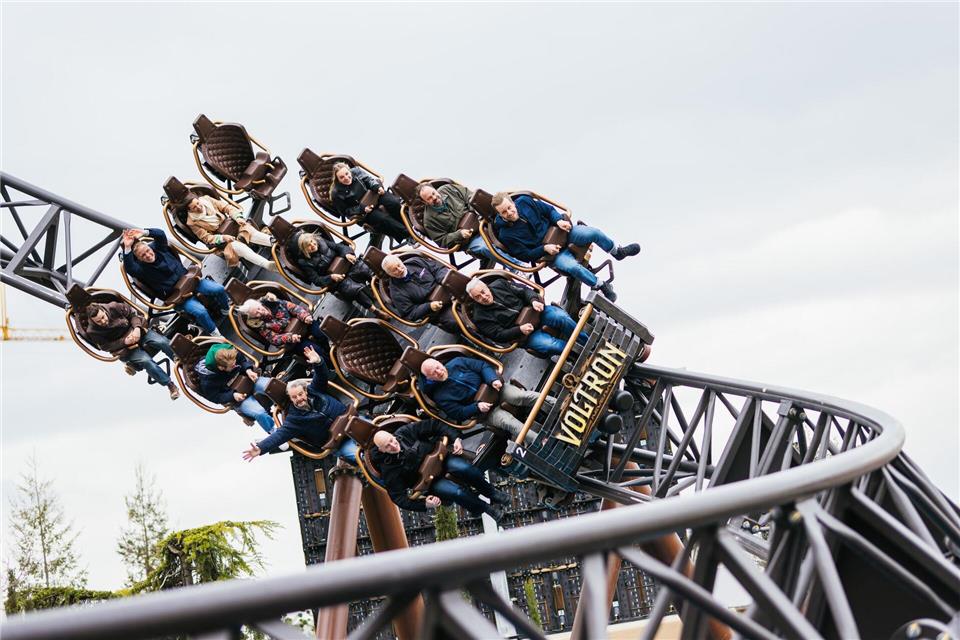 Die neue Achterbahn brachte dem Europa-Park mehr Besucher. (Archivbild)Philipp von Ditfurth/dpa