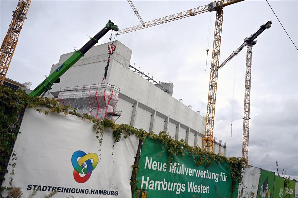 Die neue Anlage soll künftig im Jahr mehr als 320.000 Tonnen Müll verwerten.Lilli Förter/dpa