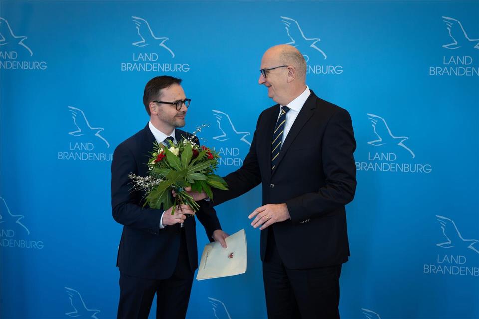 Die neue Brandenburger Landesregierung von Ministerpräsident Dietmar Woidke (SPD) mit Vize-Regierungschef Jan Redmann ist ernannt.Soeren Stache/dpa