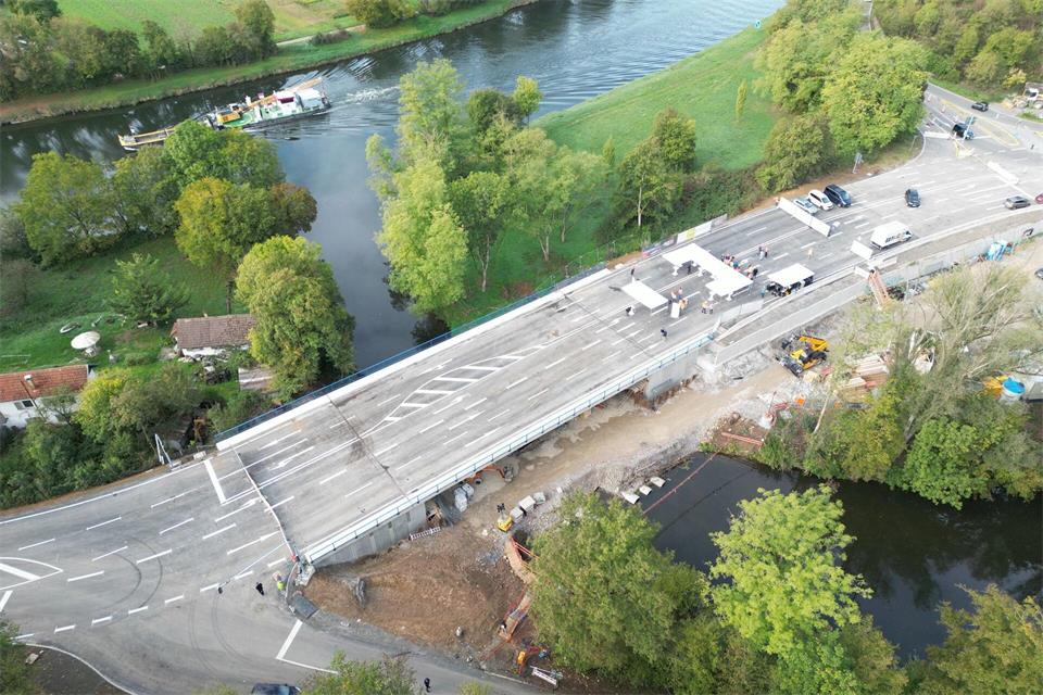 Die neue Brücke über die Murr ist laut Angaben der Behörden die erste „Expressbrücke“ in Baden-Württemberg.Bernd Weißbrod/dpa
