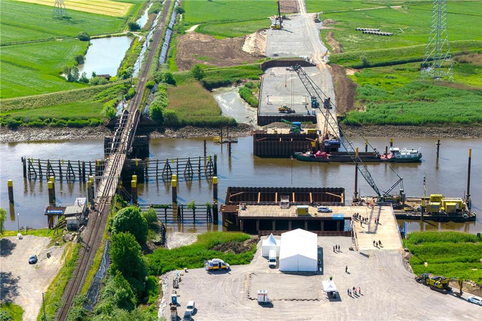 Die neue Hub-Drehbrücke soll Ende 2027/Anfang 2028 in Betrieb gehen.Sina Schuldt/dpa