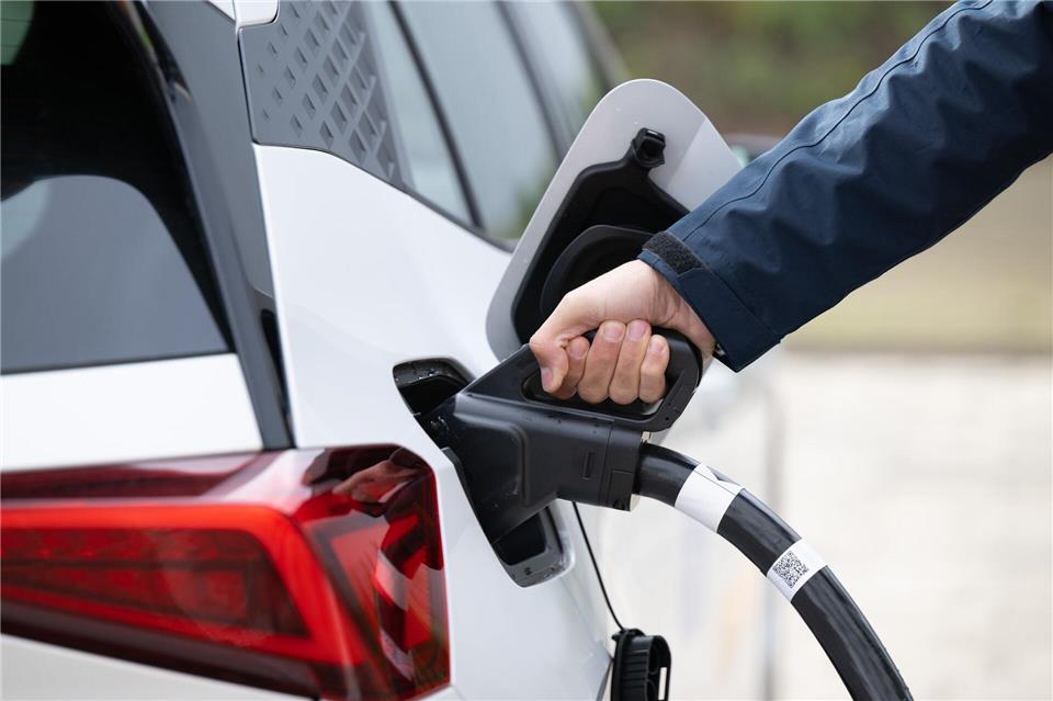 Die neue Kaufprämie für Elektroautos soll rückwirkend ab Jahresanfang gelten.Sebastian Kahnert/dpa