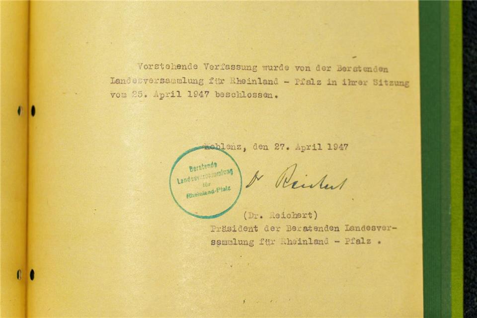 Die neue Koalition kann mit ihren eigenen Stimmen künftig die Landesverfassung ändern. Andreas Arnold/dpa