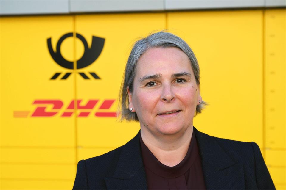Die neue Post-Chefin: Die Österreicherin Nikola Hagleitner steht an der Spitze der neuen Tochterfirma Deutsche Post AG. DHL-Vorstandsboss Tobias Meyer verliert den Titel Post-Chef - er ist nicht mehr Chef der Deutschen Post AG, sondern der DHL AG.Wolf von Dewitz/dpa