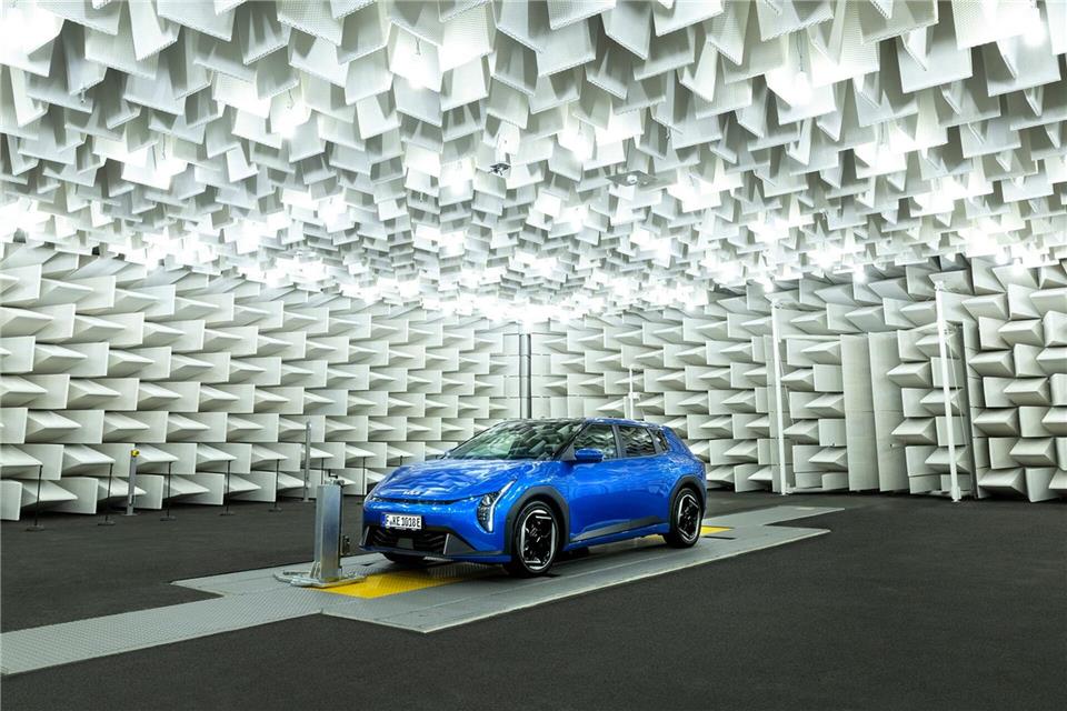 Die neue Semi-Absorber-Kammer ermöglicht Hyundai umfangreiche Autotests in einer technisch definierten Umgebung. -/Hyundai/dpa