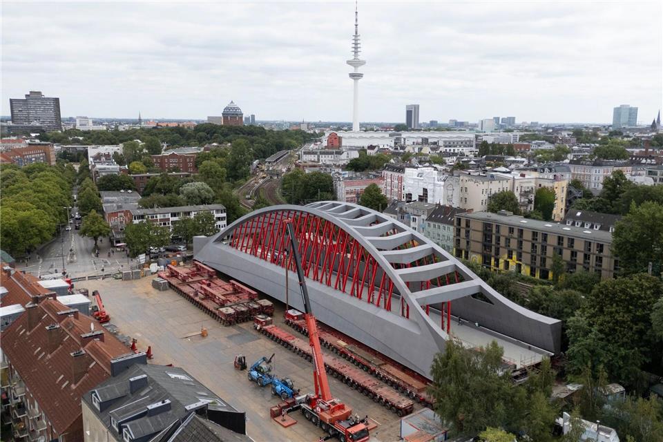 Die neue Sternbrücke soll nächsten Freitag eingehoben werden. Christian Charisius/dpa