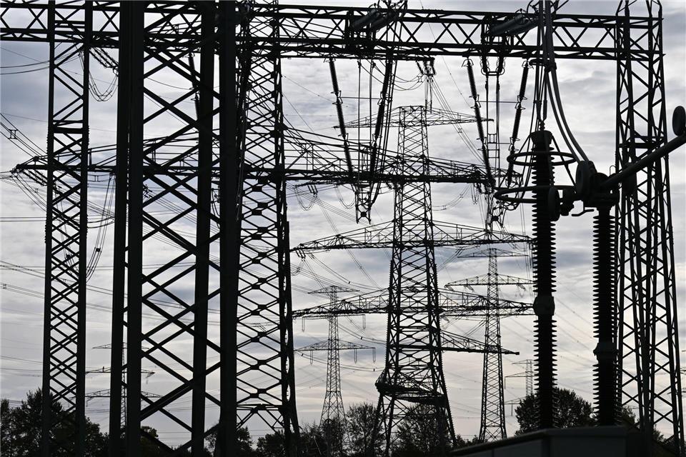 Neue Stromtrasse bringt 40 Prozent mehr Netz-Kapazität Die neue Stromleitung wurde in zweieinhalb Jahren Bauzeit errichtet. Martin Schutt/dpa