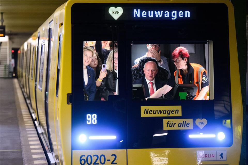 BVG: Neue U-Bahnen auf U2 erhöhen die Zuverlässigkeit Die neue U-Bahnmodellreihe verbessert bereits wenige Wochen nach ihrer Inbetriebnahme die Zuverlässigkeit auf den Linien U1 bis U4, melden die Berliner Verkehrsbetriebe (BVG). (Archivbild)Bernd von Jutrczenka/dpa