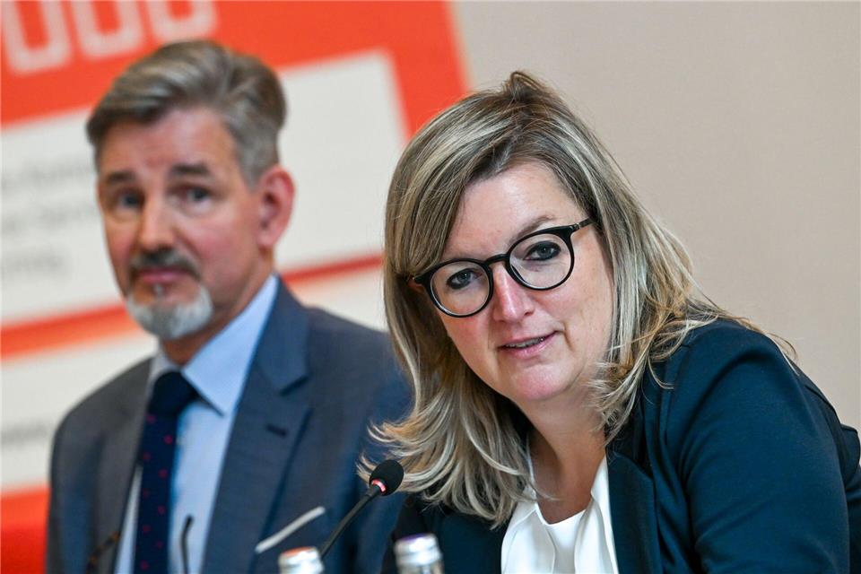 Die neue Wirtschaftsministerin Martina Klement (CSU) will zuversichtlich auf die Unternehmensentwicklung 2026 in Brandenburg schauen - auch wenn die Stimmung in der Wirtschaft insgesamt stark belastet ist. Jens Kalaene/dpa