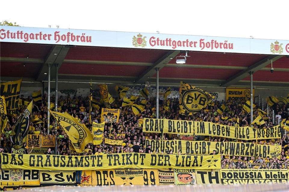 Die neuen Auswärtstrikots sorgten bei vielen BVB-Fans für Unmut.Harry Langer/dpa