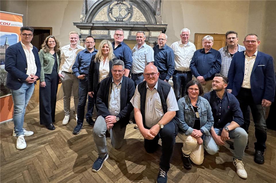 Die neuen CDU-Kandidaten für die Kommunalwahl mit Bürgermeister-Kandidat Dirk Kuhmann (l.) und Dr. Gerswid Altenhoff-Weber (Zweite v. links).