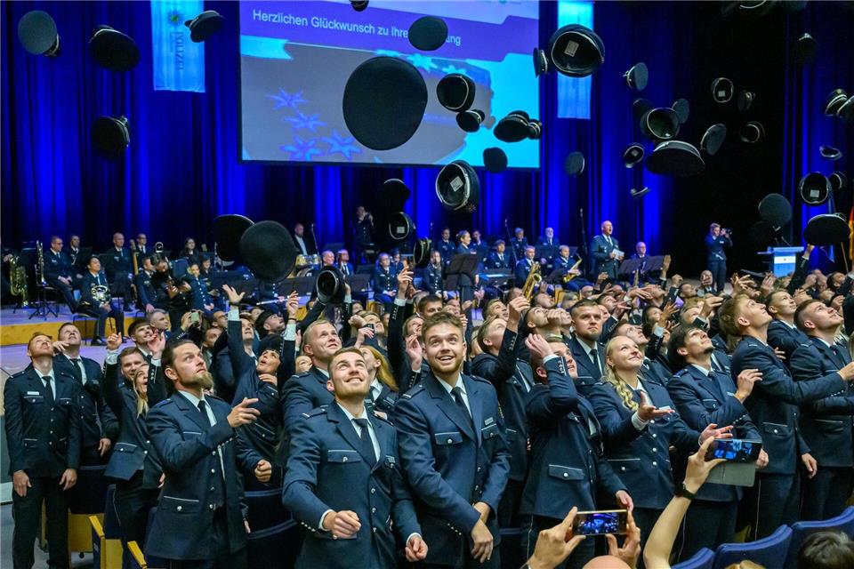 205 neue Kommissare bei sächsischer Polizei Die neuen Polizisten treten ihren Dienst bereits am Mittwoch an.Hendrik Schmidt/dpa