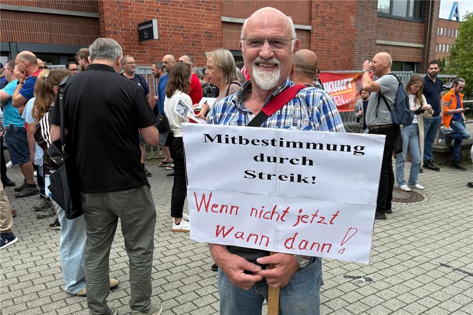 Die neuen Sparpläne des VW-Konzerns lösen auch in Baunatal Wut und Sorge aus - auch beim ehemaligen VW-Angestellten Klaus Bremer. Nicole Schippers/dpa