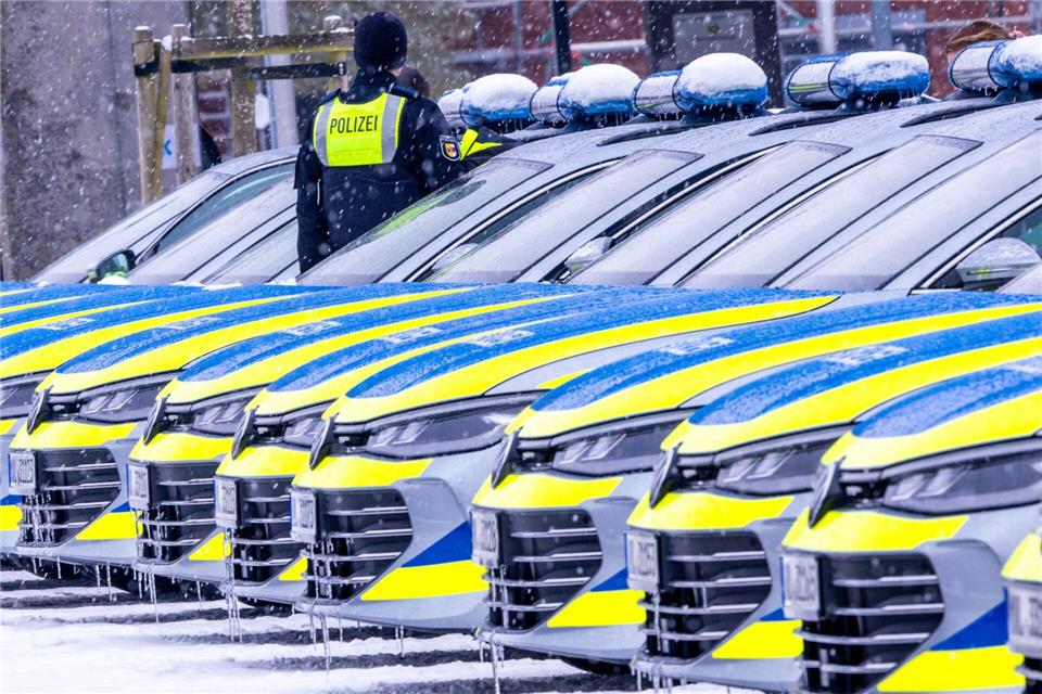 Die neuen Streifenwagen sollen in mehreren Polizeiinspektionen im Land zum Einsatz kommen. Jens Büttner/dpa