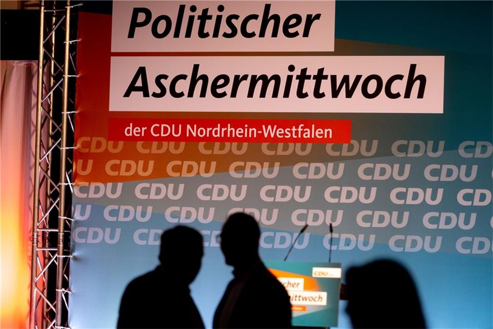 Die nordrhein-westfälische CDU hat zum Politischen Aschermittwoch in die Schützenhalle Kirchveischede eingeladen.