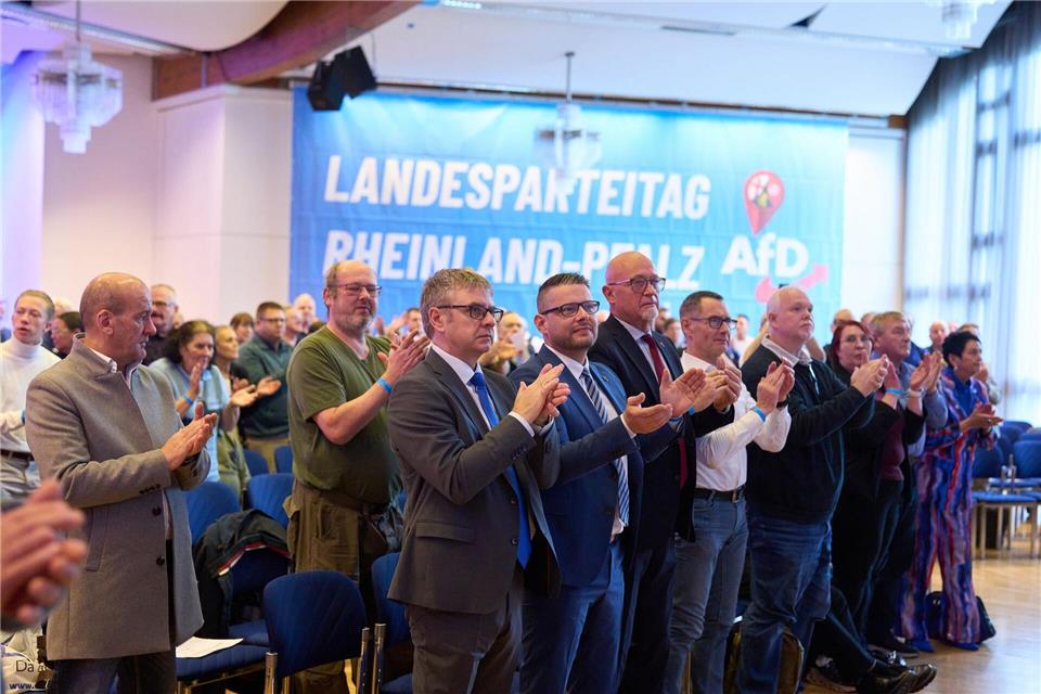 Die oppositionelle AfD will ihr Wahlergebnis 2026 im Vergleich zu 2021 deutlich steigern.Thomas Frey/dpa
