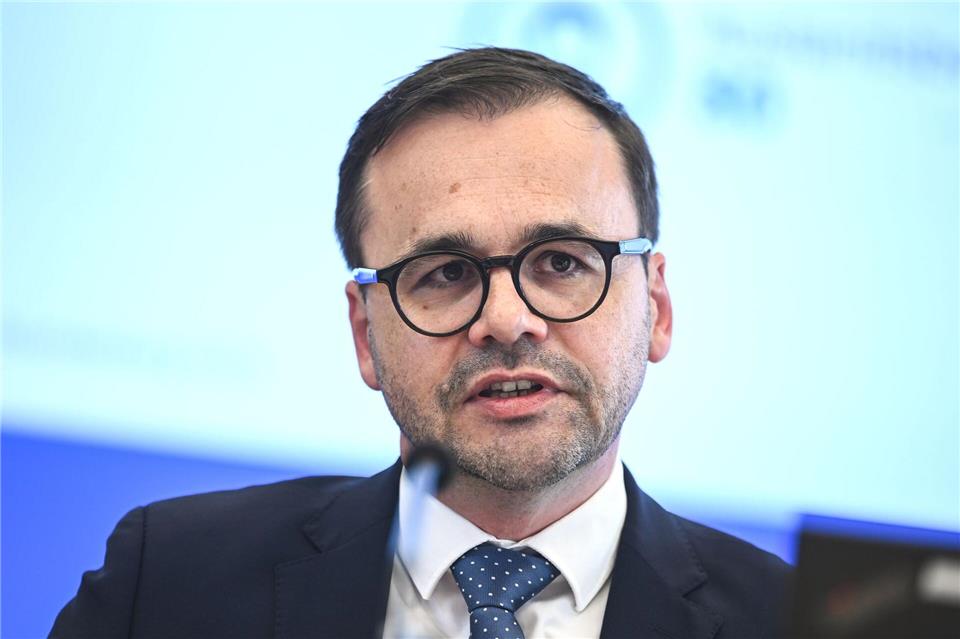 Die organisierte Kriminalität macht nicht an Landesgrenzen halt, sagt Brandenburgs Innenminister Jan Redmann (CDU). (Archivbild)A3922 Britta Pedersen/dpa