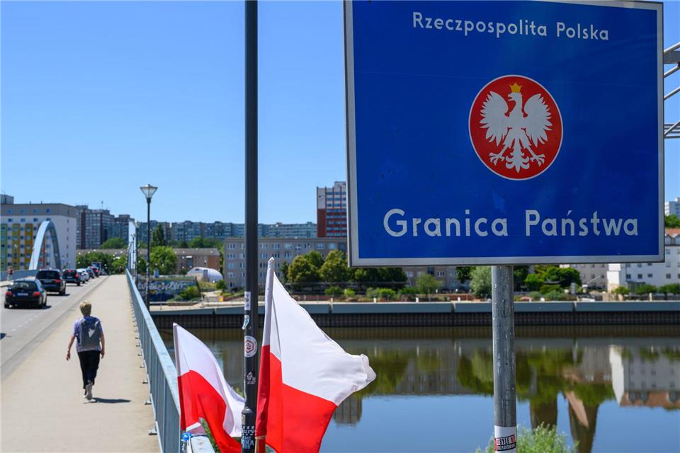Polen: Kontrollen an Grenze zu Deutschland bis 5. August Die polnischen Kontrollen an der Grenze zu Deutschland sollen bis zum 5. August bestehen bleiben. Archivbildd)Patrick Pleul/dpa