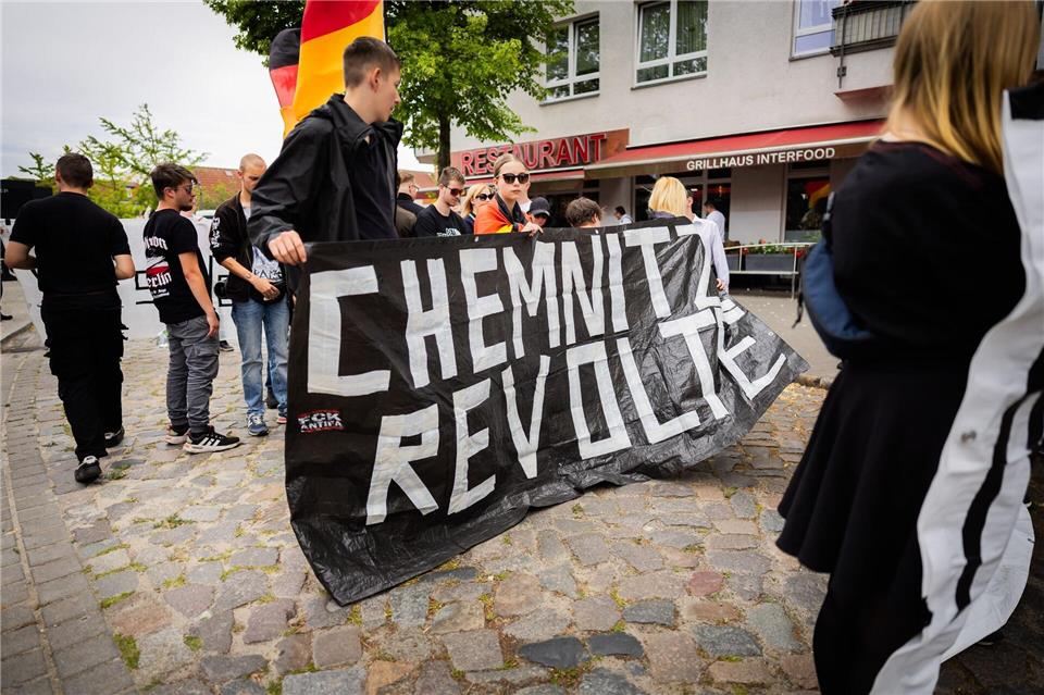 Die rechtsextreme Gruppierung „Chemnitz Revolte“ steht weiter im Visier von Sicherheitsbehörden. (Archivbild) Christoph Soeder/dpa