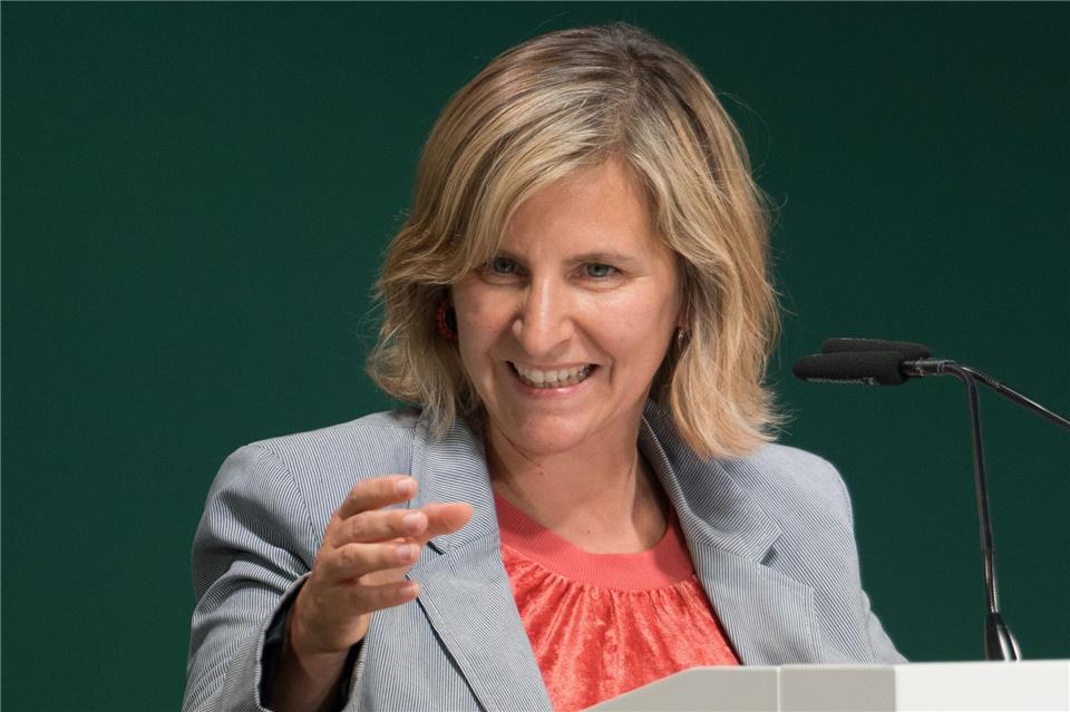Die rheinland-pfälzische Grünen-Fraktion mit Chefin Katrin Eder will im Landtag über konkrete Maßnahmen zum Hitzeschutz sprechen. (Archivbild)Sebastian Christoph Gollnow/dpa