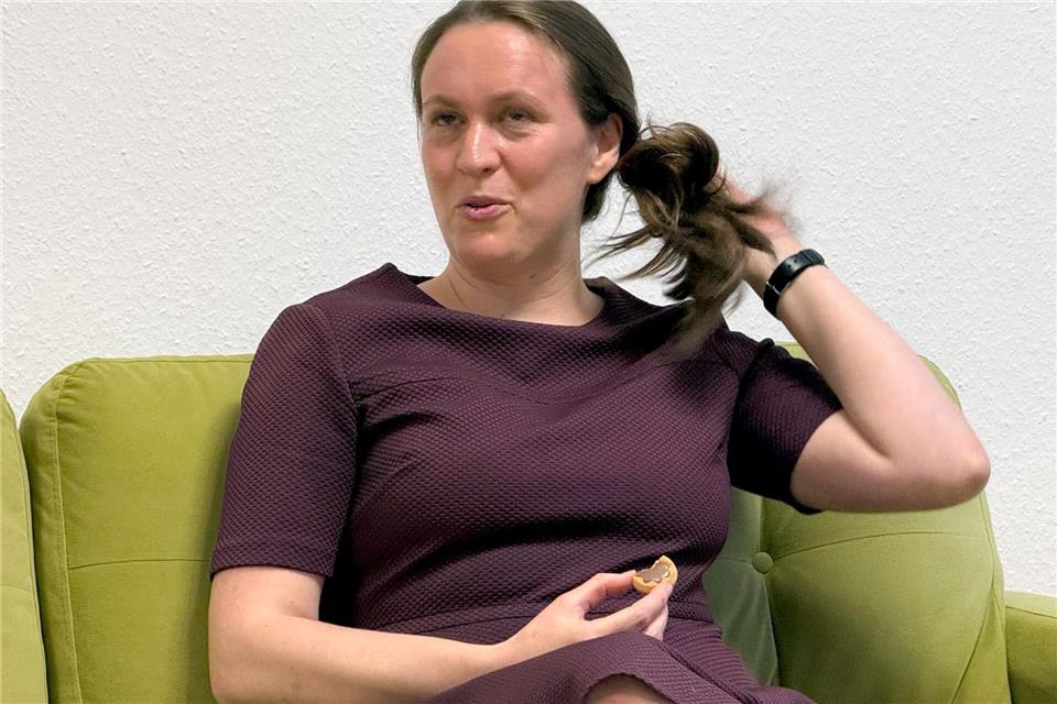 Mit Haustürgesprächen und jungem Team in den Landtag Die rheinland-pfälzische Linken-Landeschefin Rebecca Ruppert will im Landtagswahlkampf viele Gespräche an den Haustüren führen.Bernd Glebe/dpa